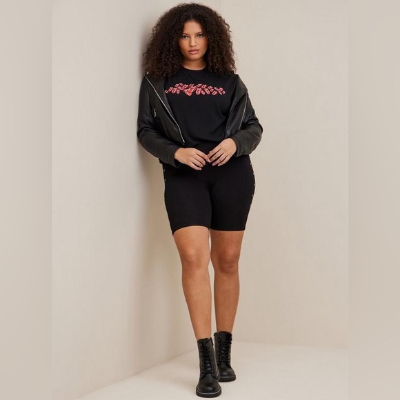 Torrid Rolling Stones Waffle Crop Long Sleeve Tee NWT - Picture 2 of 8